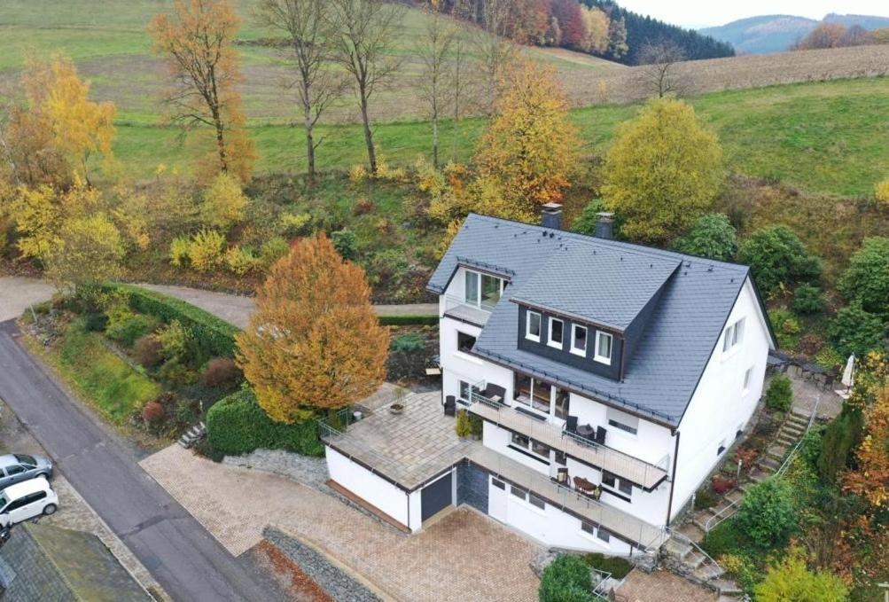 Auwers Haus Komplett - 3 Wohneinheiten Schmallenberg Exterior photo